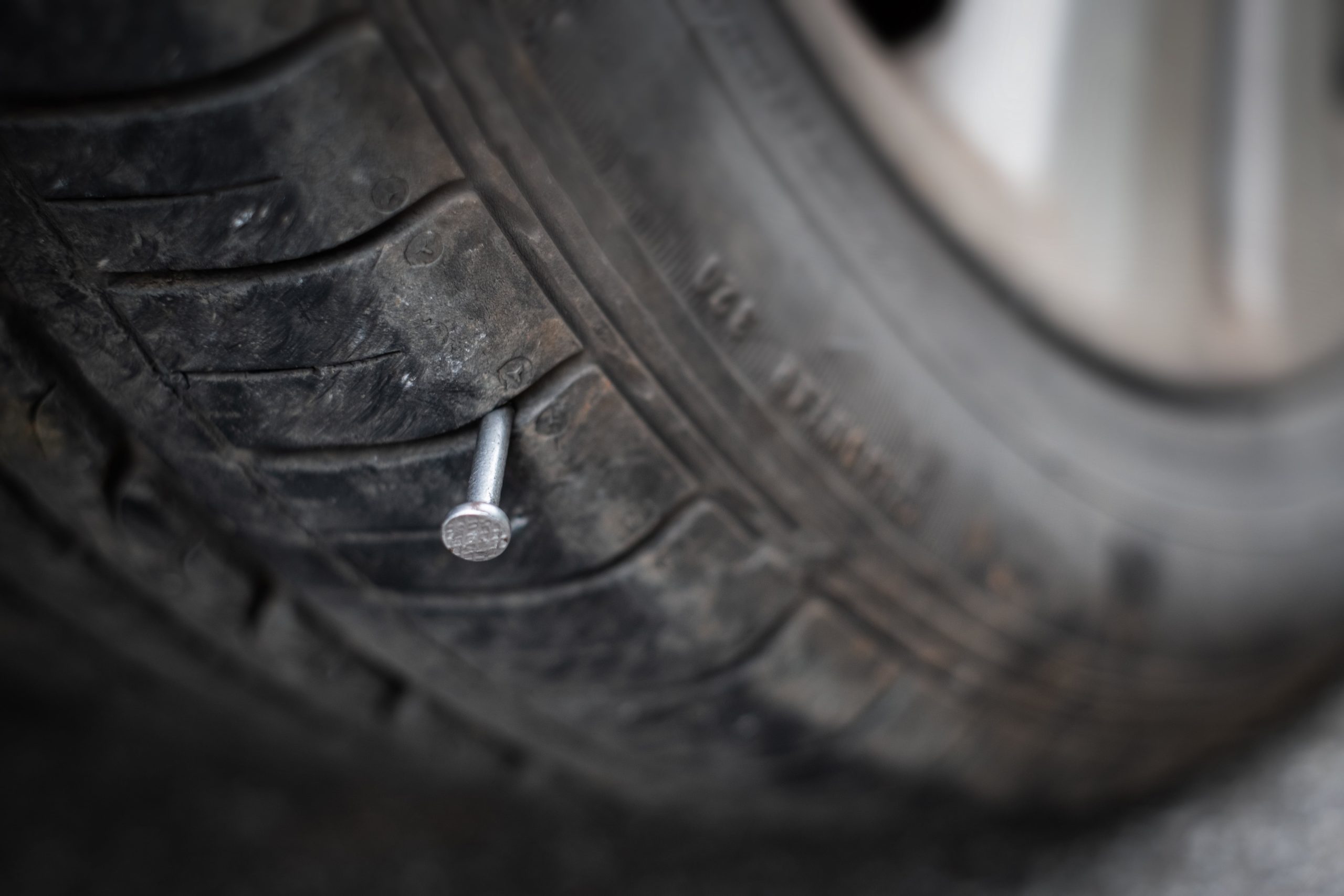 How to fix the puncture after the removal of nails from your tire