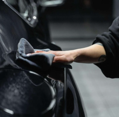 Washing car using microfiber towel