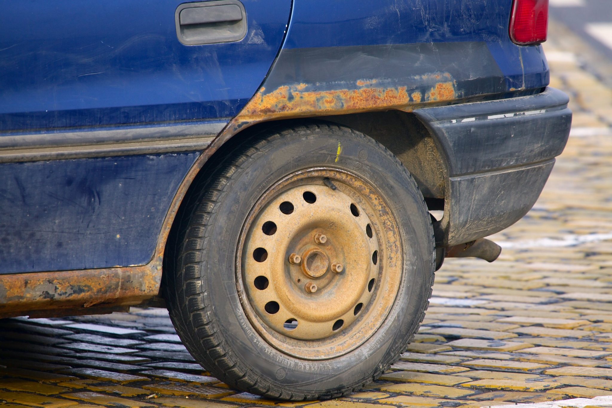 What causes rust on cars and how to deal with it? Simple Tips