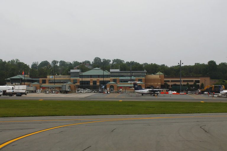 Westchester County Airport parking guide HPN parking rates