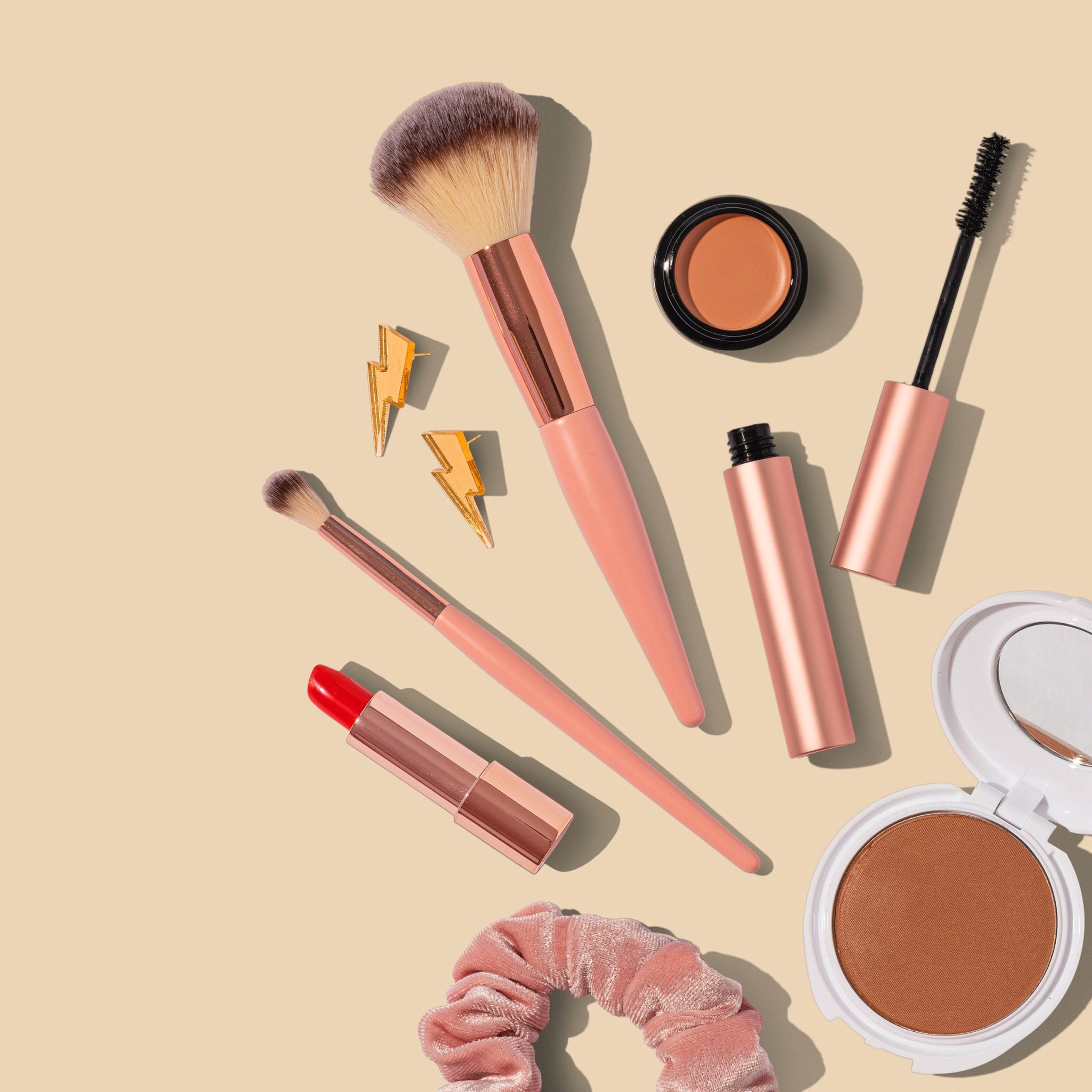 Can You Bring Makeup on a Plane? Here’s What TSA Says