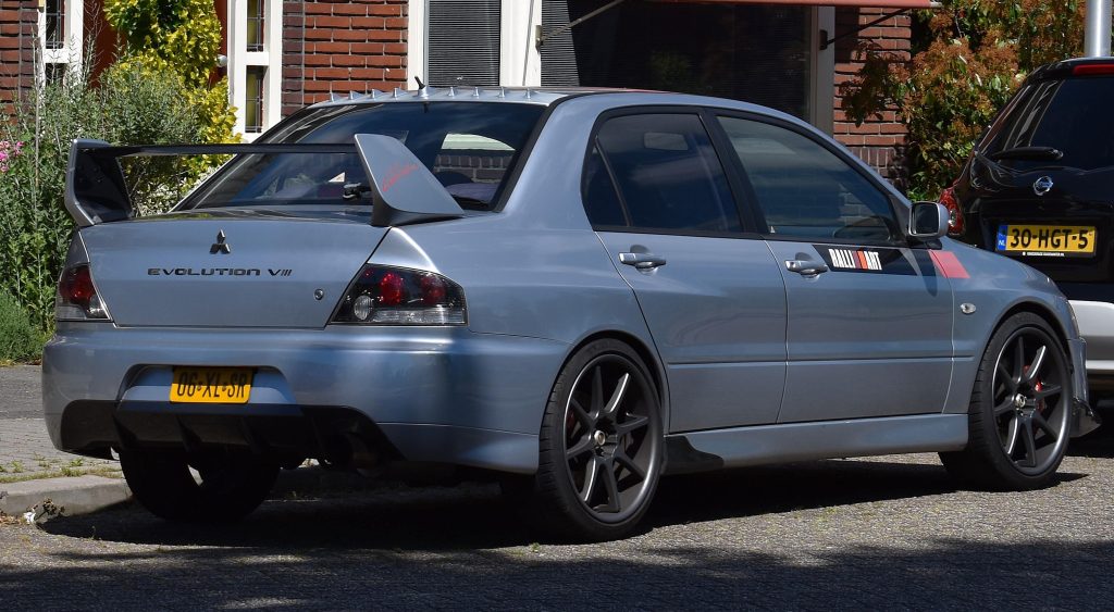 Car of The Week: Mitsubishi Lancer Evo 8